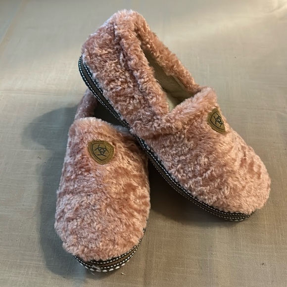 Ariat Shoes - Women's Ariat slippers